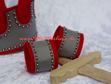 Zum Ritterschlag Rittermanschetten passend zur Geburtstagskrone Roter Drache